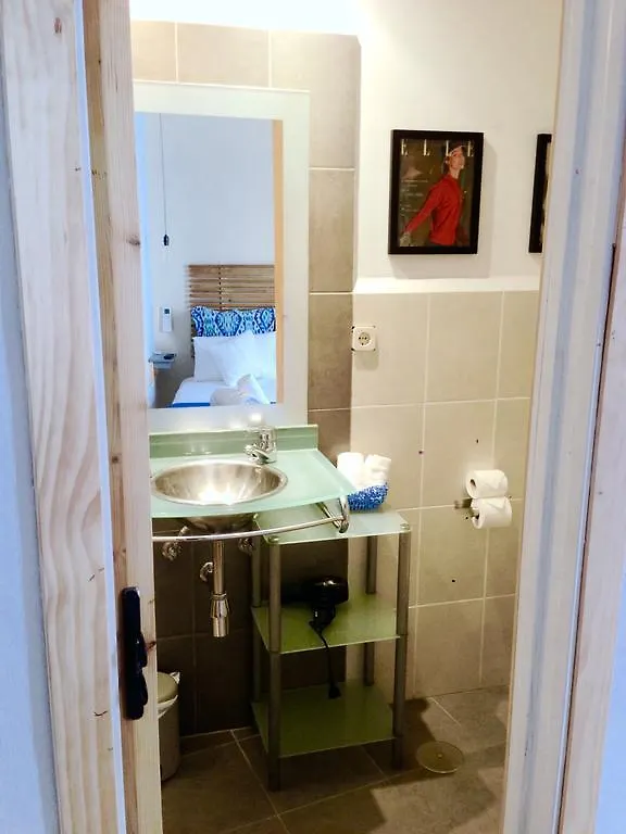 לינה וארוחת בוקר מארבלה Tribeca B&B Boutique