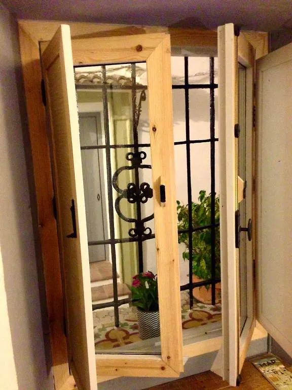 לינה וארוחת בוקר מארבלה Tribeca B&B Boutique