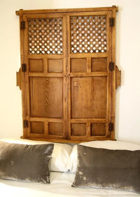 לינה וארוחת בוקר מארבלה Tribeca B&B Boutique